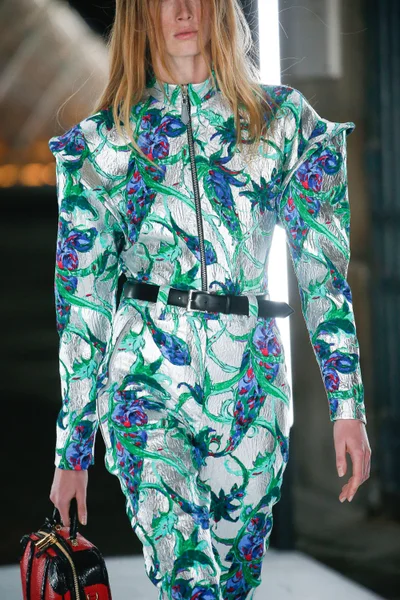 Look 76